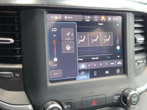 Diamond Black Crystal Pearlcoat 2022 RAM 1500 Big Horn/Lone Star