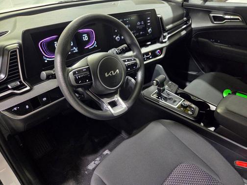 Glacial White Pearl 2025 Kia Sportage LX