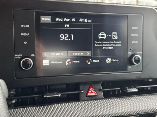 Glacial White Pearl 2025 Kia Sportage LX