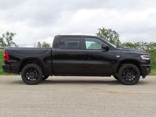 Diamond Black Crystal Pearlcoat 2026 RAM 1500 Limited