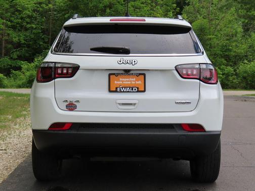 Bright White Clearcoat 2023 Jeep Compass Latitude