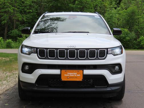 Bright White Clearcoat 2023 Jeep Compass Latitude