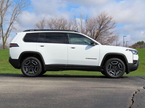 Bright White Clearcoat 2026 Jeep Cherokee Laredo 4x4