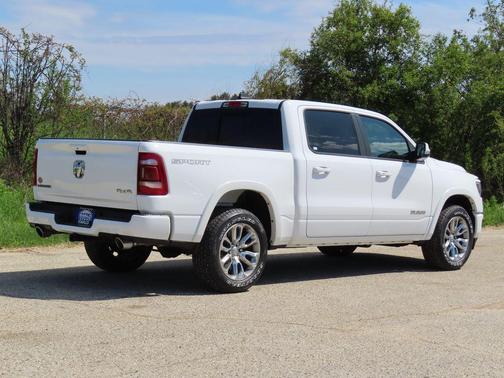 Bright White Clearcoat 2022 RAM 1500 Laramie