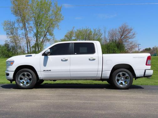Bright White Clearcoat 2022 RAM 1500 Big Horn/Lone Star
