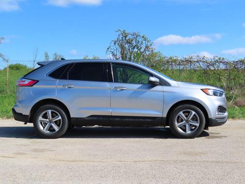 Iconic Silver Metallic 2023 Ford Edge SEL