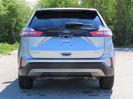 Iconic Silver Metallic 2023 Ford Edge SEL