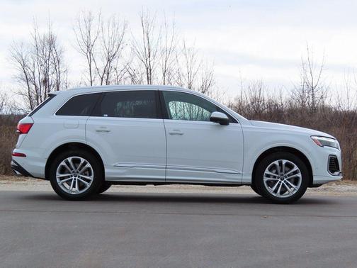 2025 Audi Q7 55 Premium Plus
