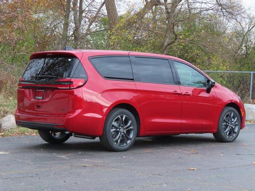 2026 Chrysler Pacifica L