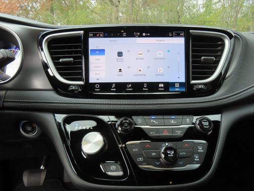 2026 Chrysler Pacifica L