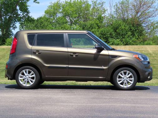 Moss Metallic 2013 Kia Soul +
