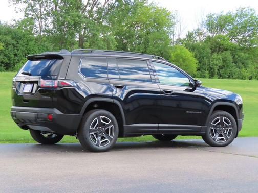 Diamond Black Crystal Pearlcoat 2026 Jeep Cherokee Limited