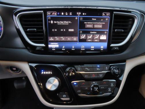 Diamond Black Crystal Pearlcoat 2024 Chrysler Pacifica Touring L