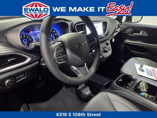 Red Hot Pearlcoat 2026 Chrysler Pacifica L