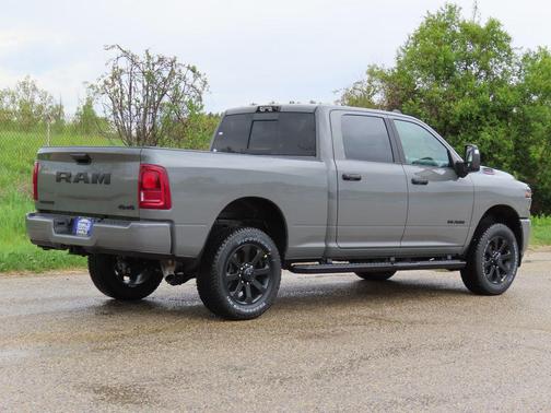 Ceramic Gray Clearcoat 2026 RAM 2500 Big Horn Crew Cab 4x4 6'4' Box