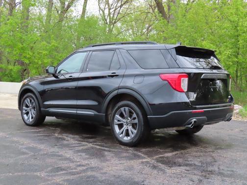 Agate Black Metallic 2023 Ford Explorer XLT