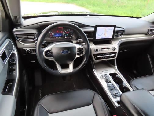 Agate Black Metallic 2023 Ford Explorer XLT