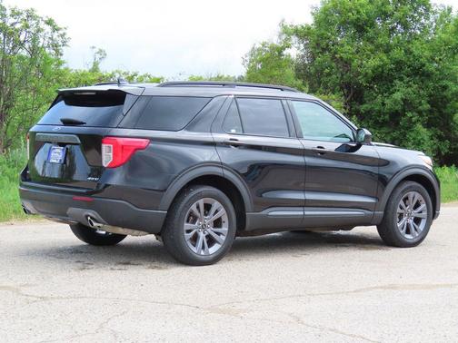 Agate Black Metallic 2023 Ford Explorer XLT