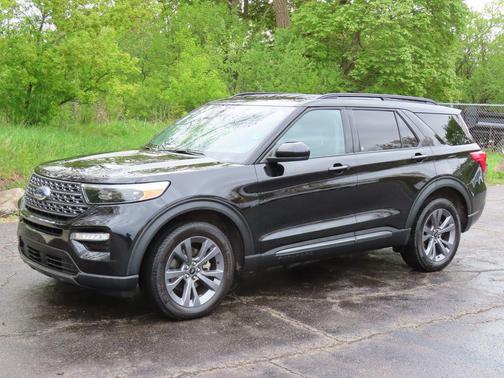 Agate Black Metallic 2023 Ford Explorer XLT