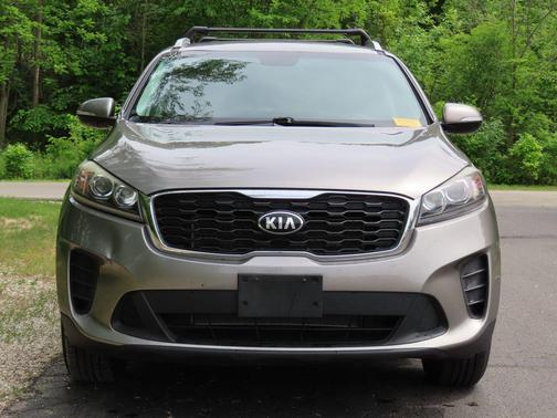 Titanium Silver 2019 Kia Sorento LX