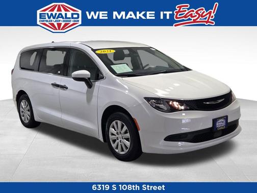 Bright White Clearcoat 2021 Chrysler Voyager L