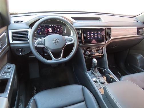 Silver Metallic 2023 Volkswagen Atlas Cross Sport 3.6L V6 SE w/Technology