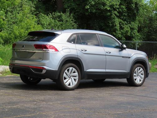 Silver Metallic 2023 Volkswagen Atlas Cross Sport 3.6L V6 SE w/Technology