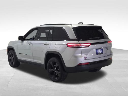 Silver Zynith 2023 Jeep Grand Cherokee Altitude