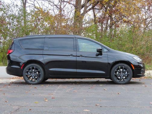 2026 Chrysler Pacifica Limited