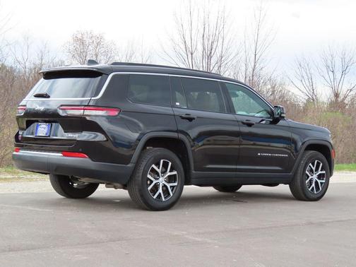 Diamond Black Crystal Pearlcoat 2024 Jeep Grand Cherokee L Limited
