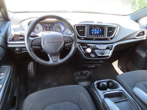 Granite Crystal Metallic Clearcoat 2020 Chrysler Pacifica Touring