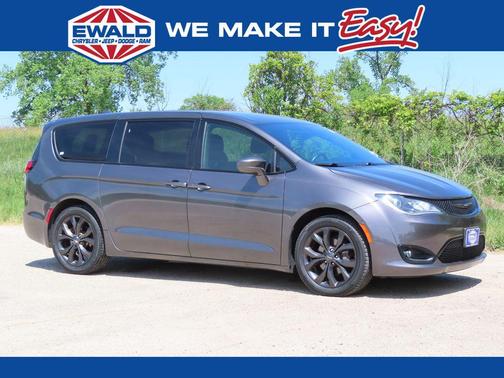 Granite Crystal Metallic Clearcoat 2020 Chrysler Pacifica Touring