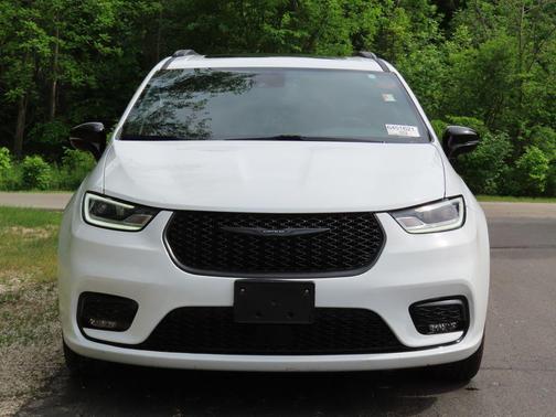 Bright White Clearcoat 2025 Chrysler Pacifica Limited
