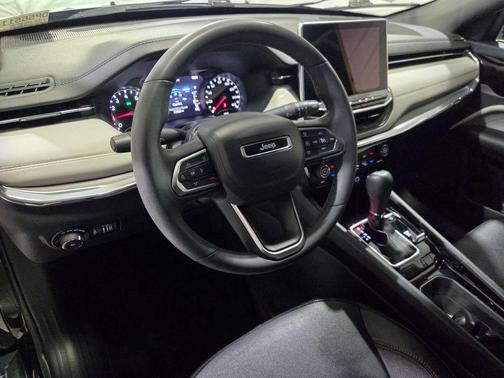 Diamond Black Crystal Pearlcoat 2023 Jeep Compass Limited