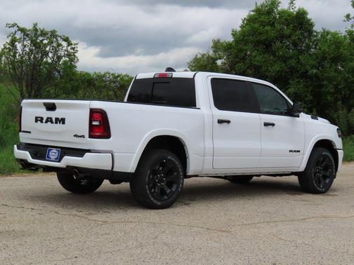 Bright White Clearcoat 2026 RAM 1500 Big Horn/Lone Star