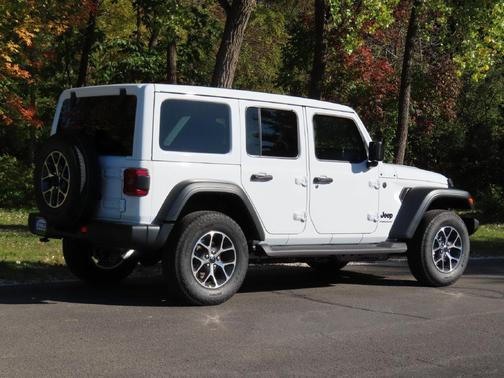Bright White Clearcoat 2027 Jeep Wrangler Sport S