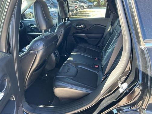 Diamond Black 2019 Jeep Cherokee Latitude Plus