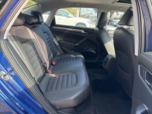 2017 Volkswagen Passat 1.8T SEL Premium