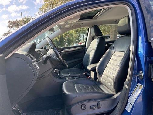 2017 Volkswagen Passat 1.8T SEL Premium