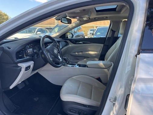 2018 Buick Regal Sportback Essence