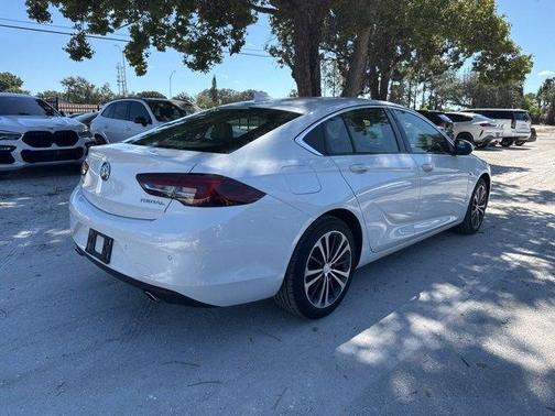 2018 Buick Regal Sportback Essence
