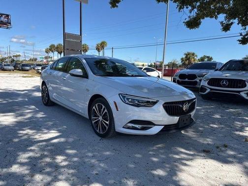 2018 Buick Regal Sportback Essence