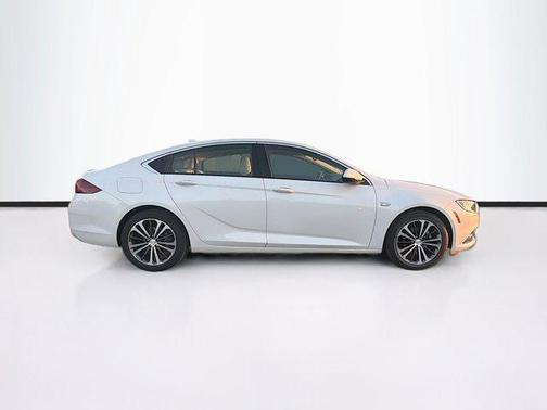 2018 Buick Regal Sportback Essence