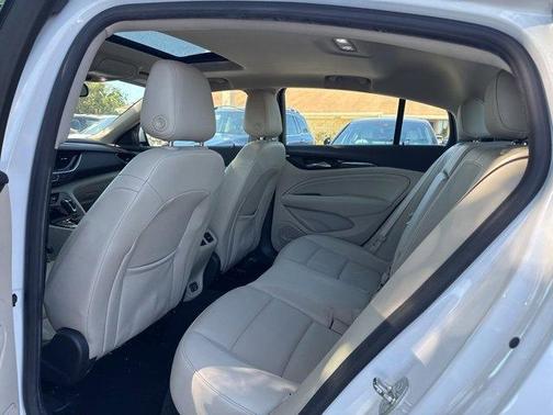2018 Buick Regal Sportback Essence
