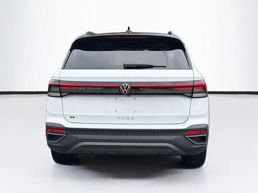 2026 Volkswagen Taos 1.5T SE Black