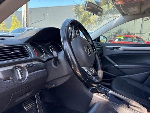 2017 Volkswagen Passat 1.8T R-Line