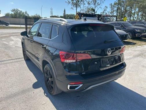Deep Black Pearl Effect 2023 Volkswagen Taos 1.5T SE