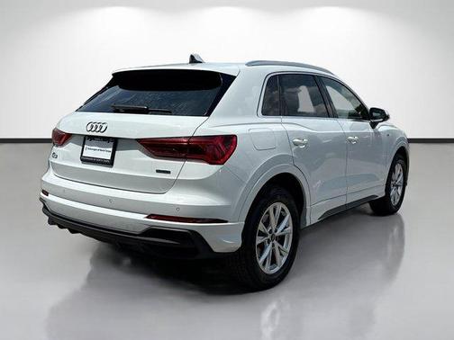 Glacier White Metallic 2025 Audi Q3 45 S line Premium
