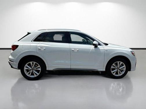 Glacier White Metallic 2025 Audi Q3 45 S line Premium