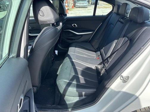 2025 BMW 330 i xDrive